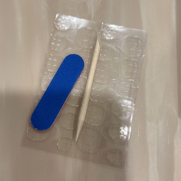 2 pack of press on nail - Picture 2 of 2